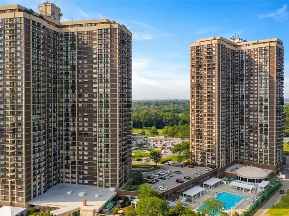 27010 Grand Central Parkway UNIT 25V, Floral Park, NY 11005