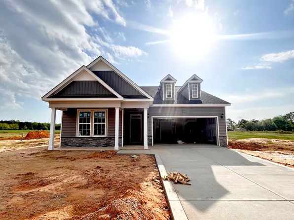 82 Maverick Ln, Dunn, NC 28334