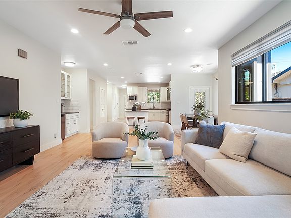 3rd image of 10827 Wallbrook Dr