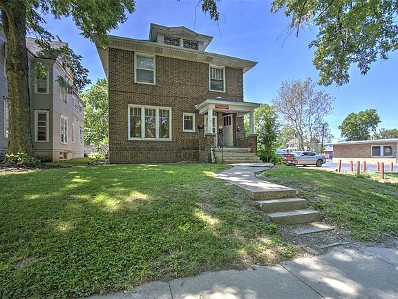 5th image of 1047 W Main St