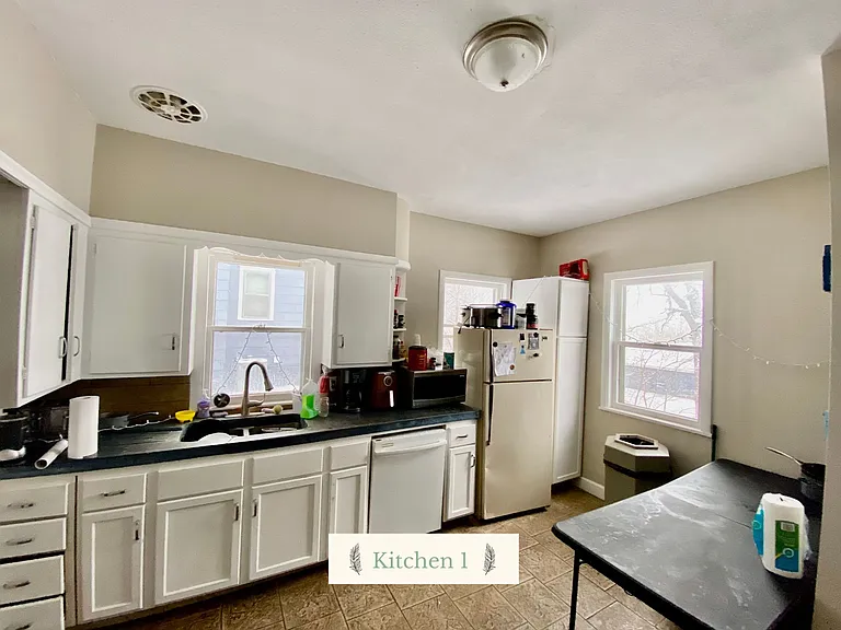 328 N 6th St — Photo 8
