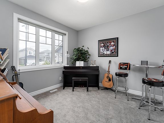 5th image of 49 Wilson Close