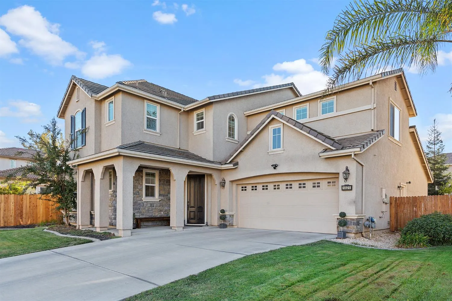 6825 Salvaterra Cir photo 1