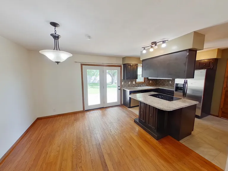 108 Aaron Dr — Photo 8