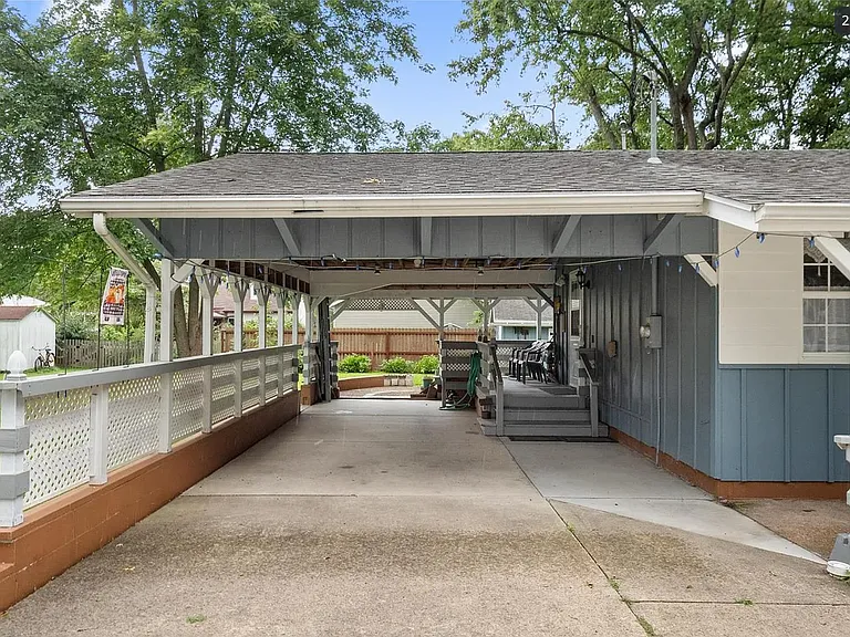 42 W Oak St — Photo 25
