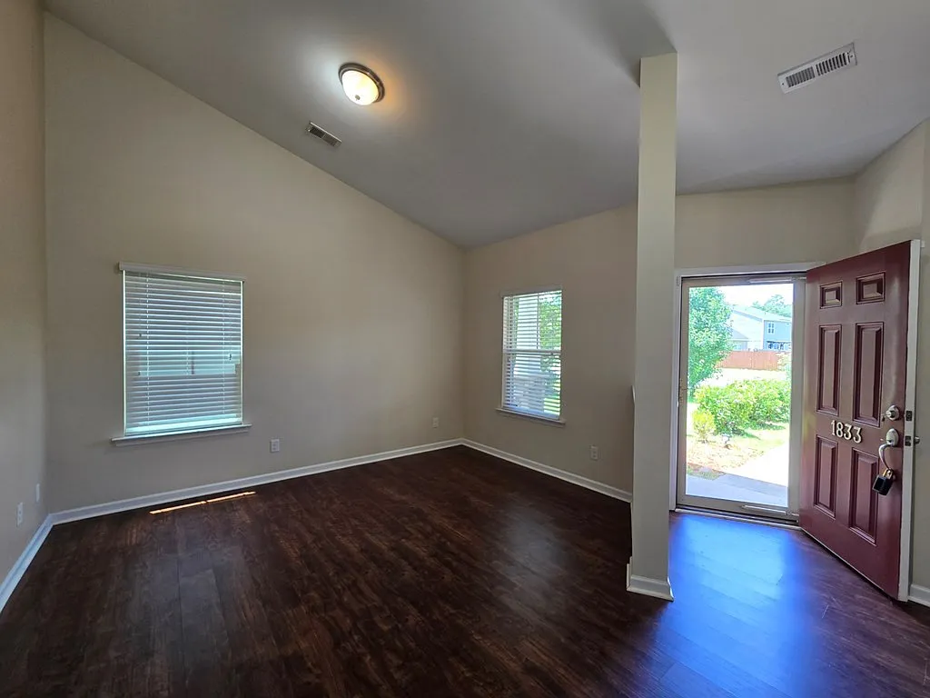 3 bed, 2.0 bath, 1684 sqft, $1,850 — Photo 3