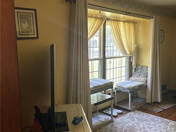 2nd image of 10142 Bennington Ave