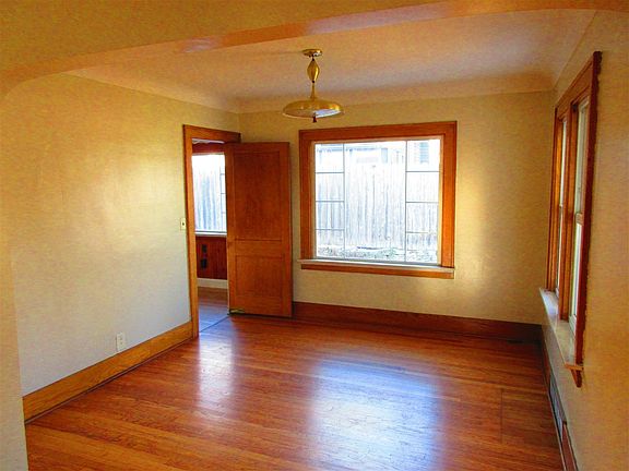 5th image of 909 Marquette St