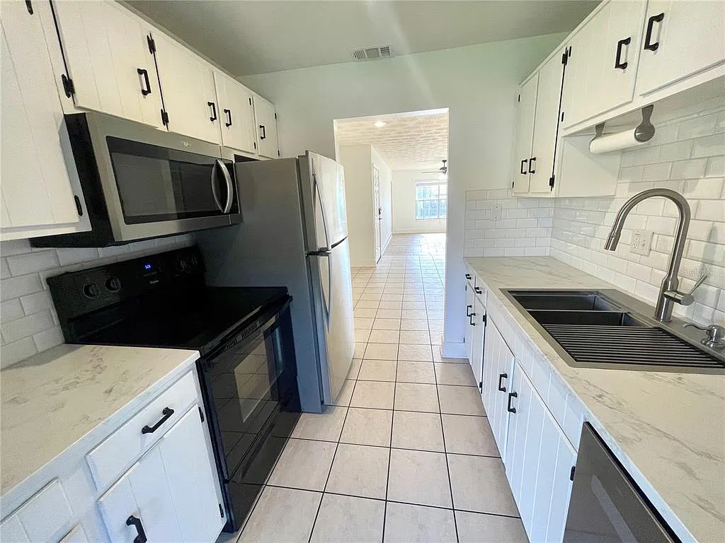 2 bed, 2.0 bath, 994 sqft, $1,700 — Photo 3
