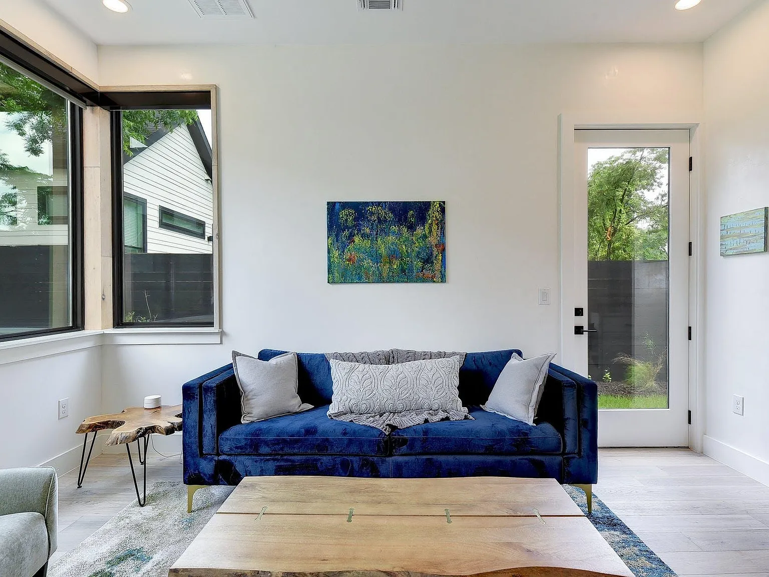 2 bed, 2.5 bath, 1100 sqft, $5,600 — Photo 3