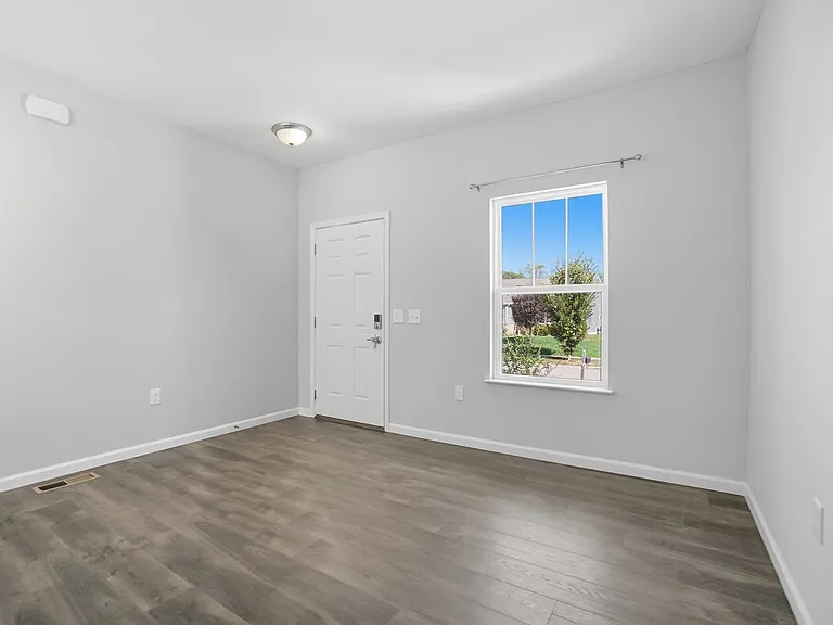 5089 Jessica Suzanne Dr — Photo 2