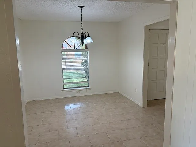 3 bed, 1591 sqft, $2,100 — Photo 4