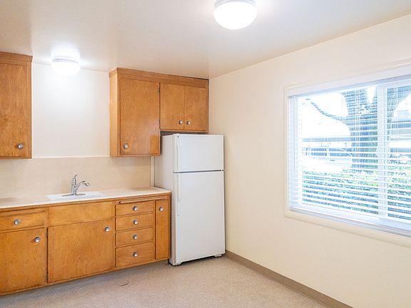 3rd image of 36 Ross Ave APT 3