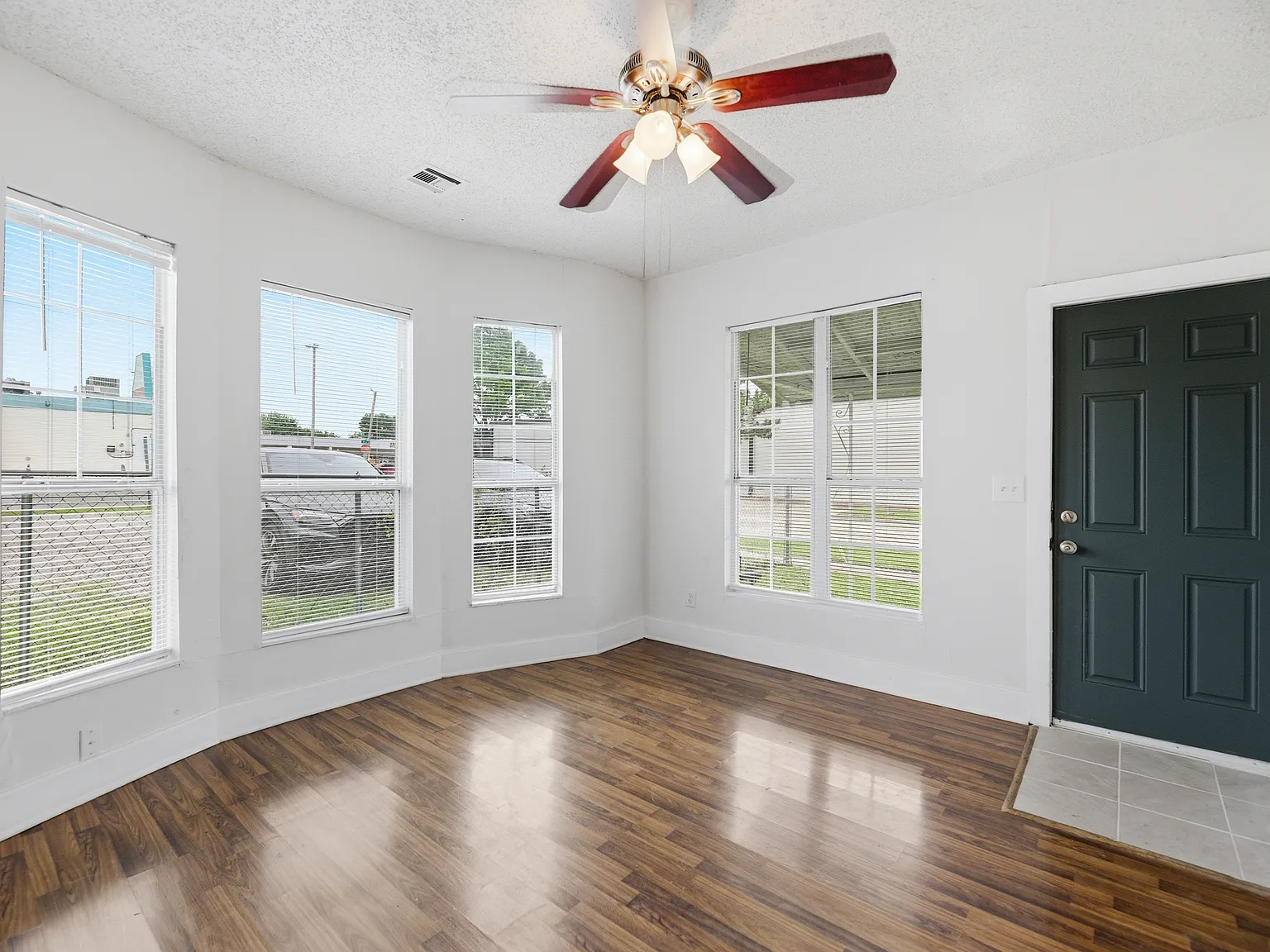 1 bed, 775 sqft, $995 — Photo 3