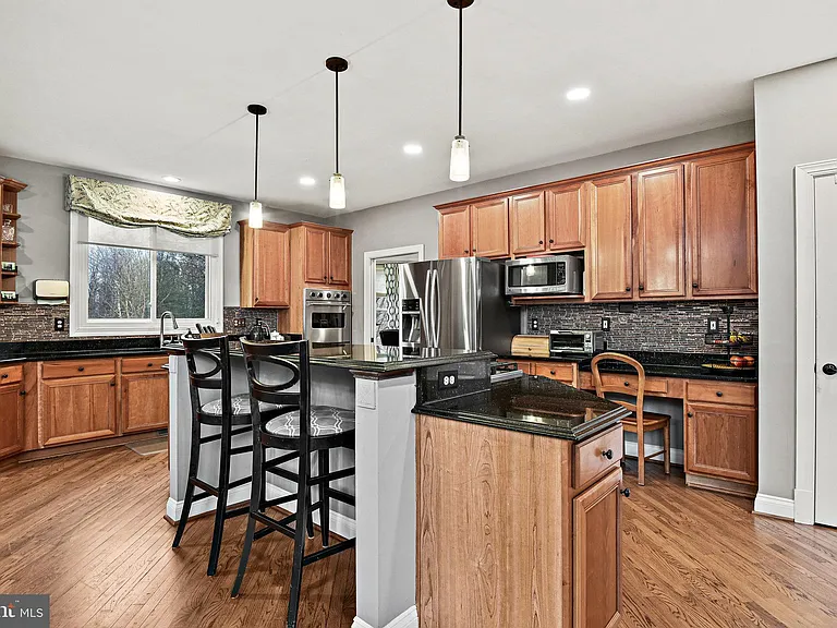 21922 Hyde Park Dr — Photo 20