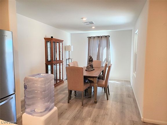 5th image of 309 Horsetail Falls St