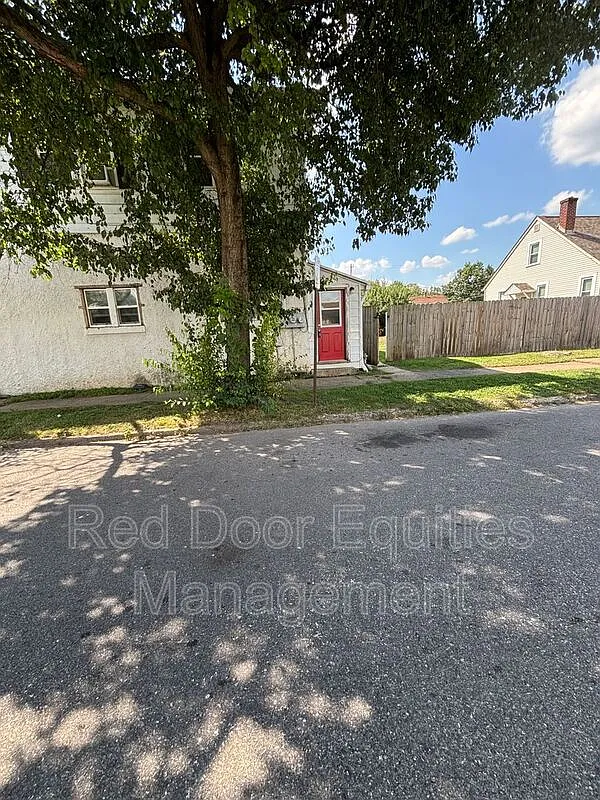 1 bed, 1.0 bath, $1,050 — Photo 2