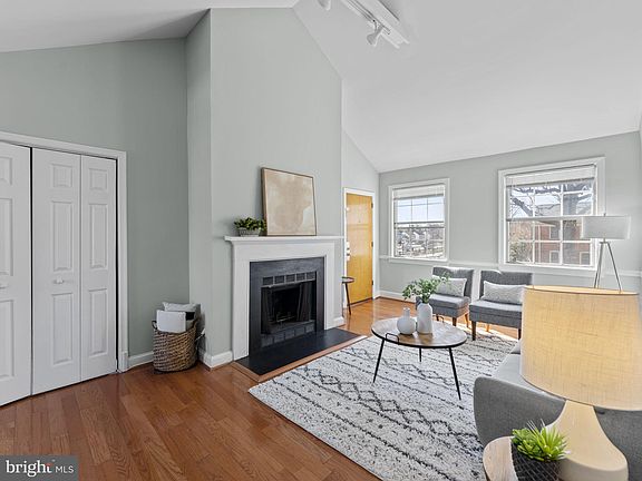 4th image of 2503 Arlington Blvd #9