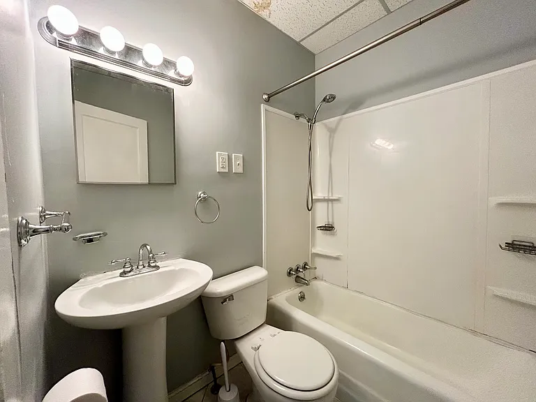 1221-1223 W 8th St #1221 — Photo 10
