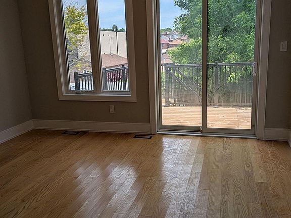 5th image of 2099 Dufferin St