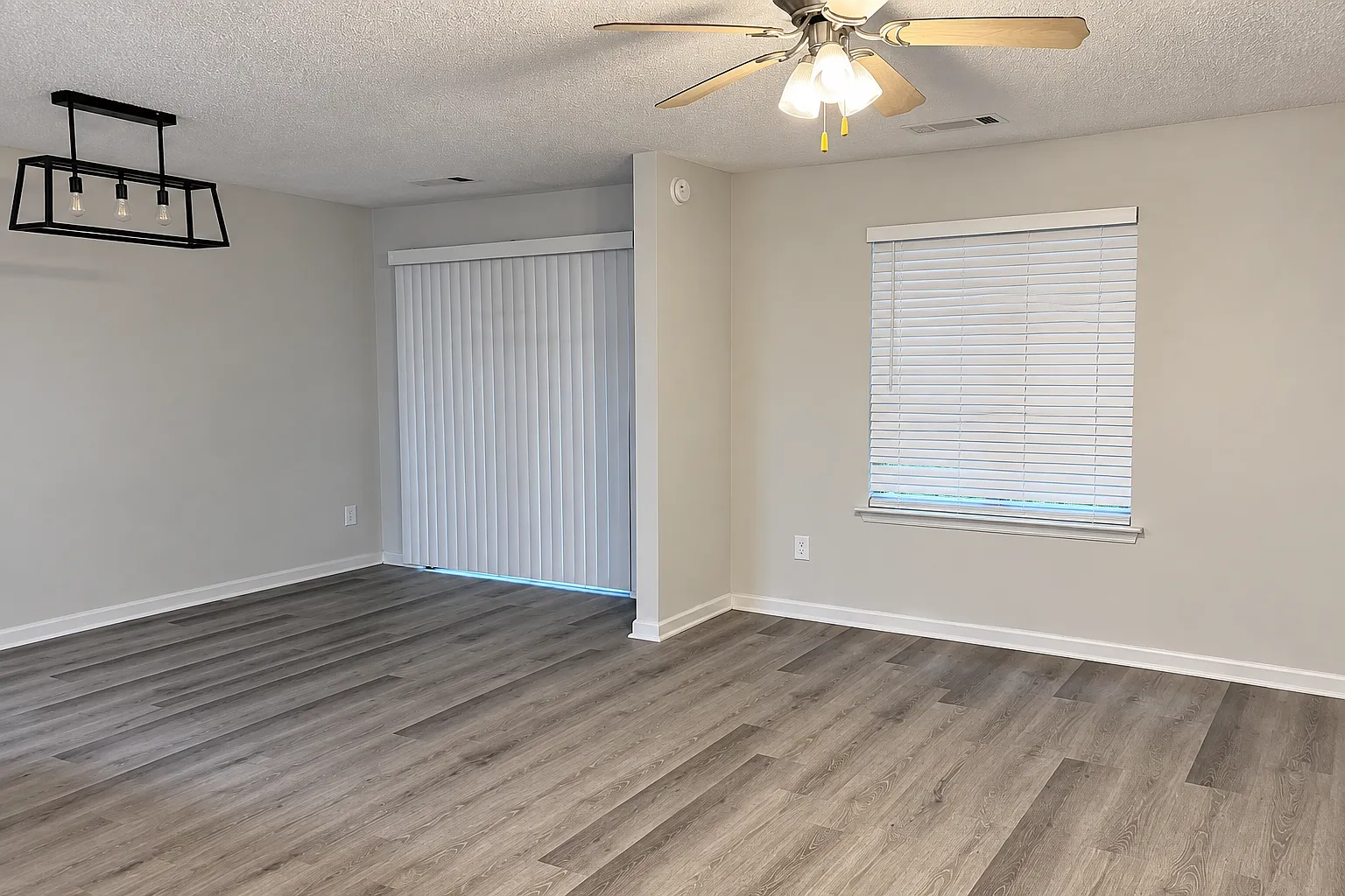 3 bed, 2.5 bath, 1540 sqft, $1,860 — Photo 2