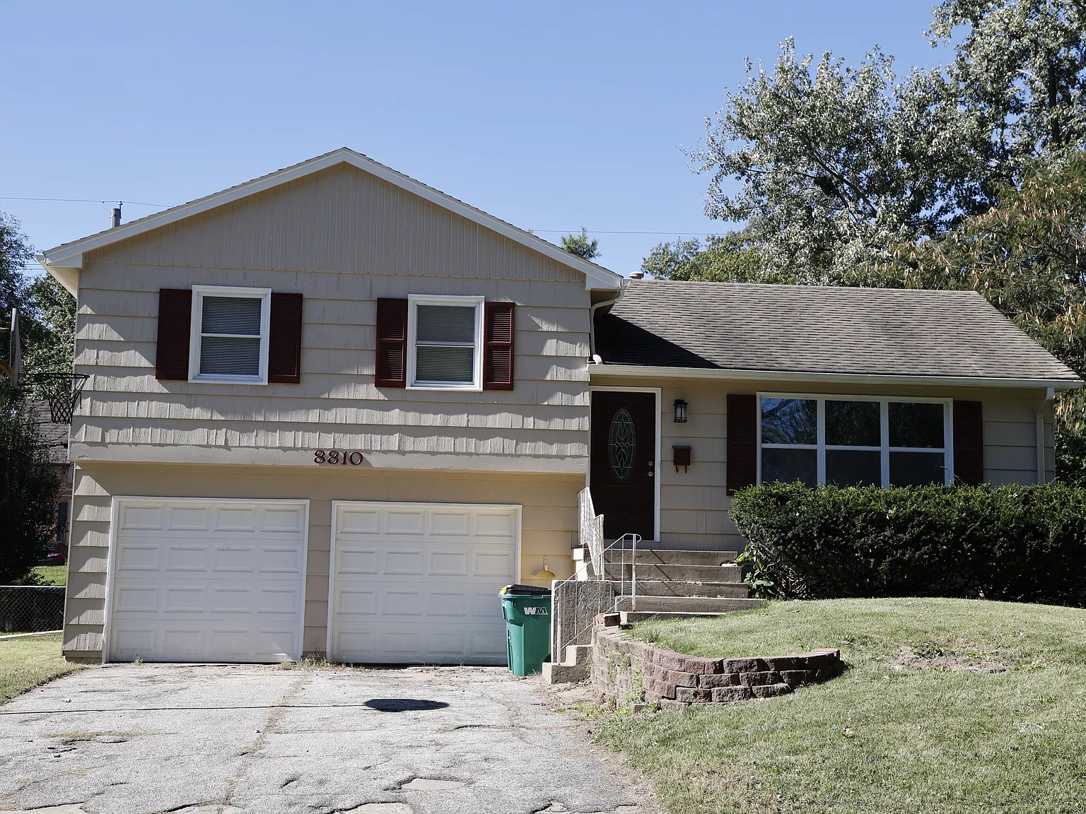 3 bed, 1.5 bath, 990 sqft, $2,350 — Photo 1