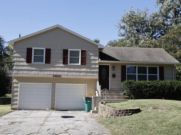 8810 Kessler Ln, Overland Park, KS 66212