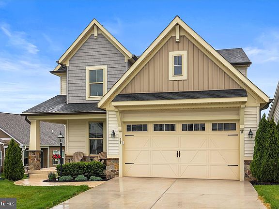 2nd image of 18 Broomsedge Ln