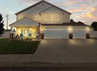 8307 Snoqualmie Dr, Pasco, WA 99301