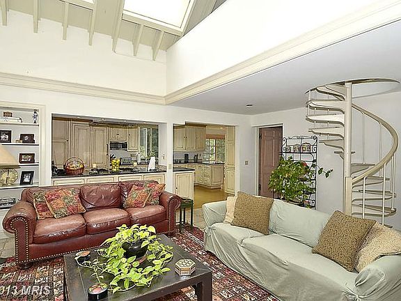 5th image of 221 Bliss Ln