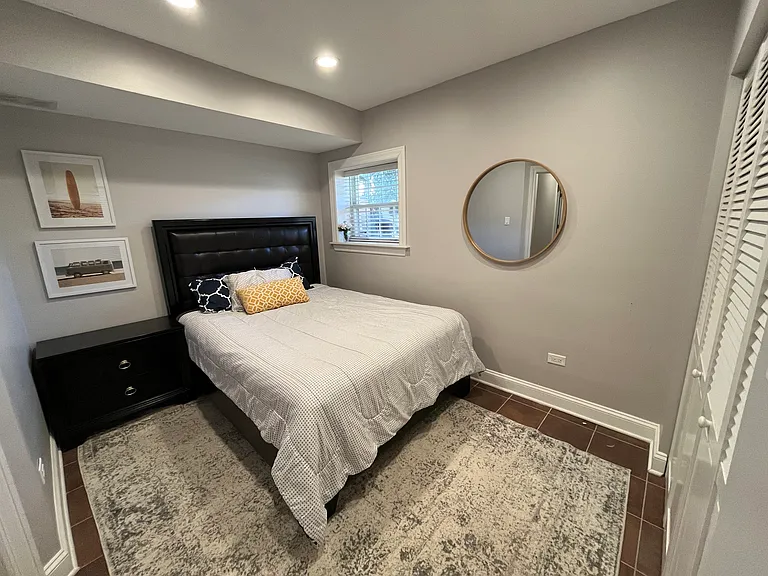 2242 W Melrose St — Photo 16