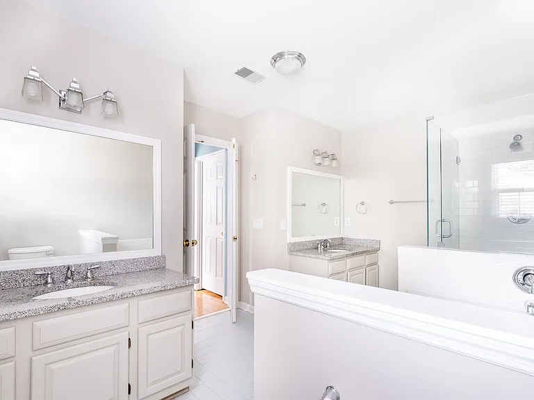 1561 Glen Erin Dr — Photo 18