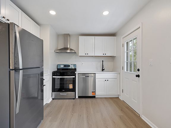 3rd image of 206 Ridge Cir
