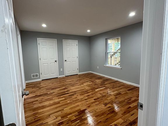 5th image of 304 Sanford St Floor 2