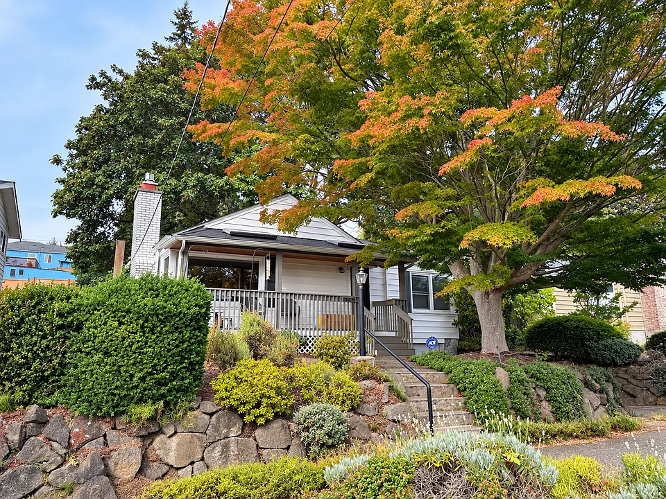 3027 35th Ave W