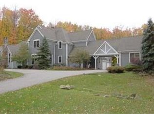 7160 Fox Ledges Ln, Chagrin Falls, OH 44022