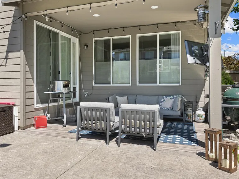 303 Vaughan Blvd NE — Photo 30