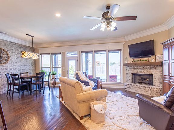 4th image of 705 Bandera Dr