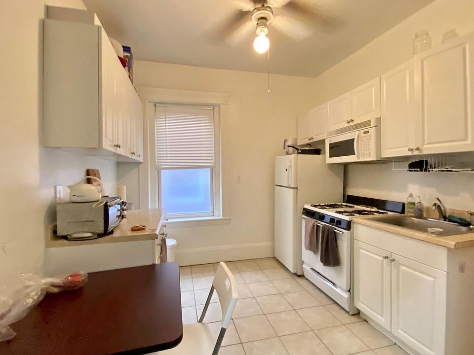 2nd image of 208 Winthrop Rd #16