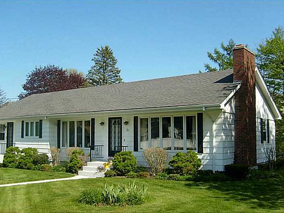 3rd image of 16 Cadoret Dr