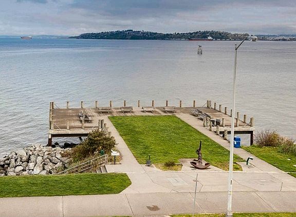 Located just across from Anchor Park on Alki Avenue.  Out the fr