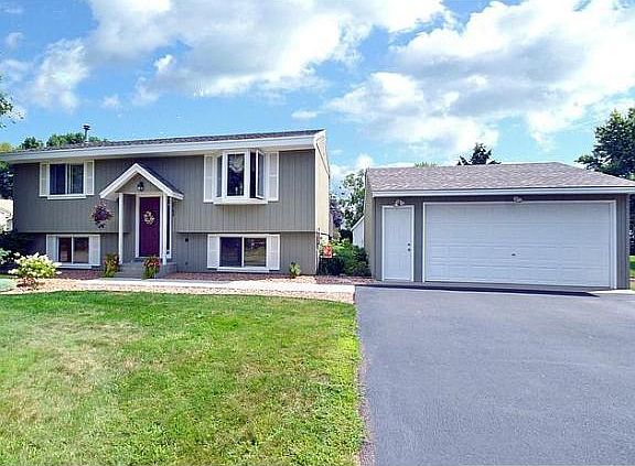 3rd image of 3798 Oakridge Ln