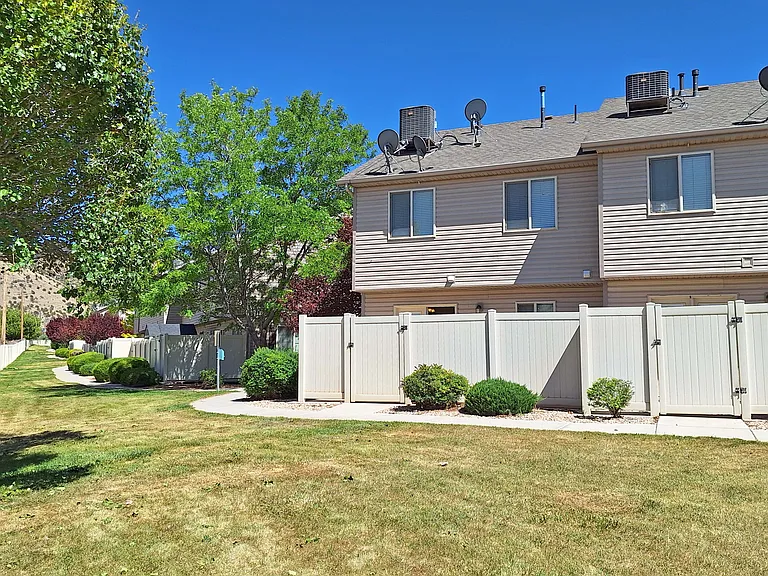 370 W 1425 N #16 — Photo 13