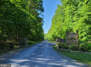 25 Trevor Dr, Great Cacapon, WV 25422