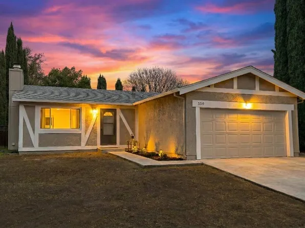 550 W Creekside Cir, Dixon, CA 95620