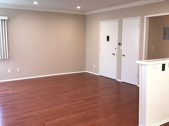 5th image of 2708 W Clark Ave #1J