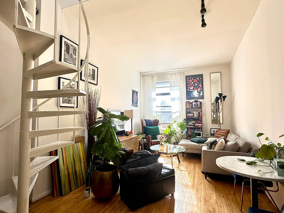 220 W 14th St #5C