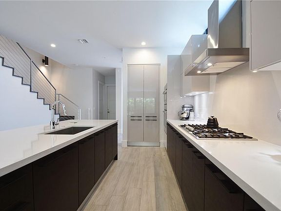 3rd image of 316 NE 15th Avenue #316