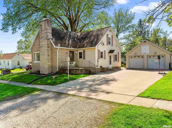 607 N Washington St, Washburn, IL 61570