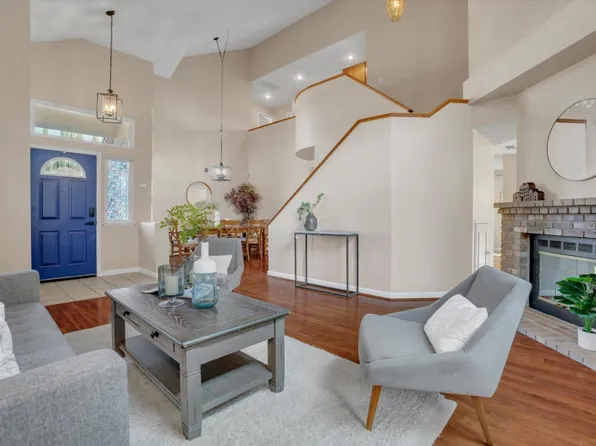 825 Foxwood Dr, Tracy, CA 95376